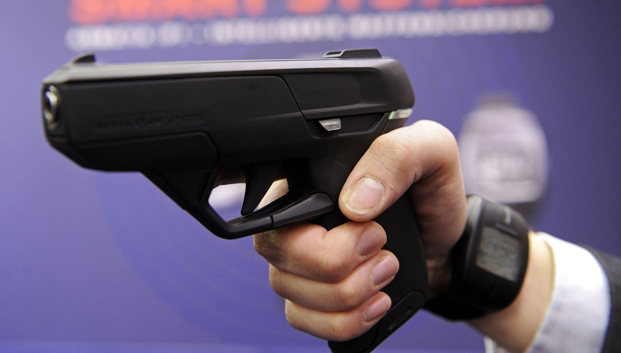 How much do you know about smart guns ? 1 Fully Loaded Clip